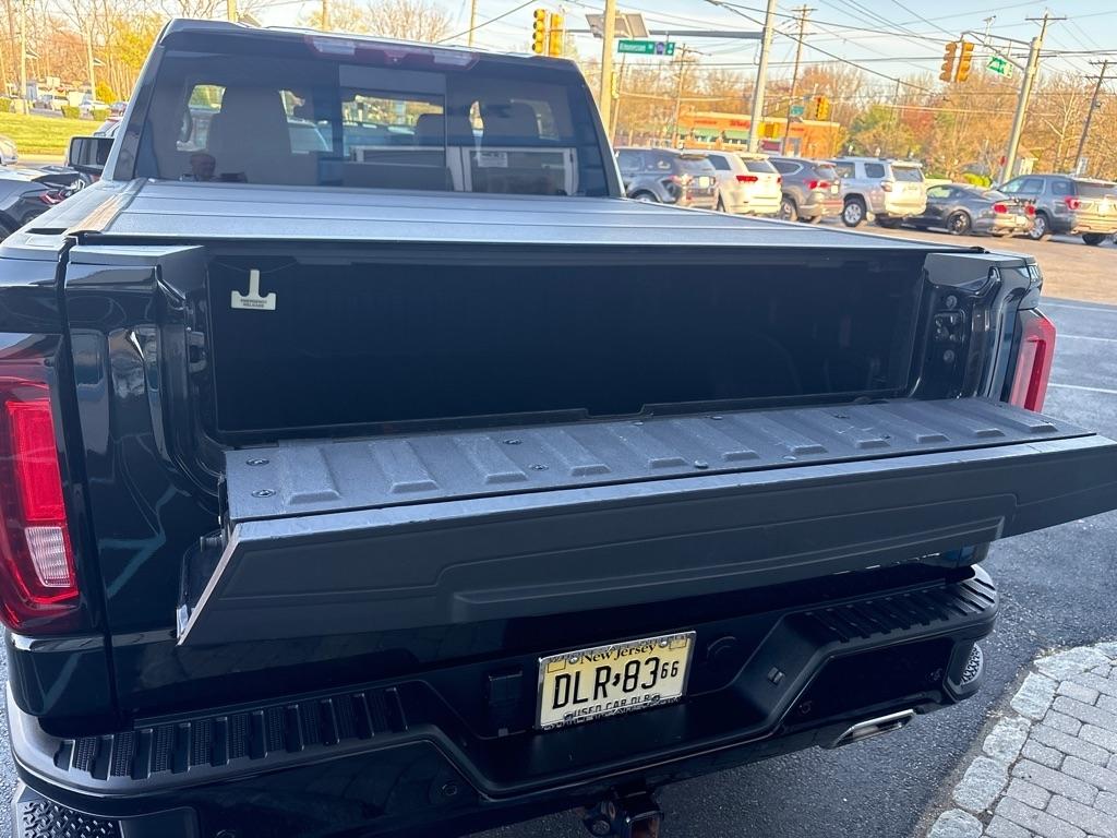 GMC Sierra 1500 4WD Crew Cab 147" Denali 2023
