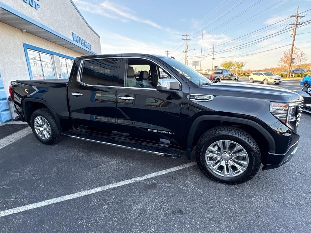 GMC Sierra 1500 4WD Crew Cab 147" Denali 2023