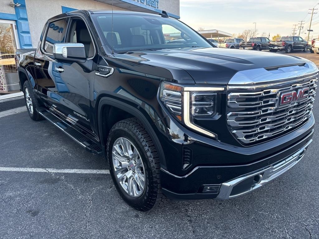 GMC Sierra 1500 4WD Crew Cab 147" Denali 2023