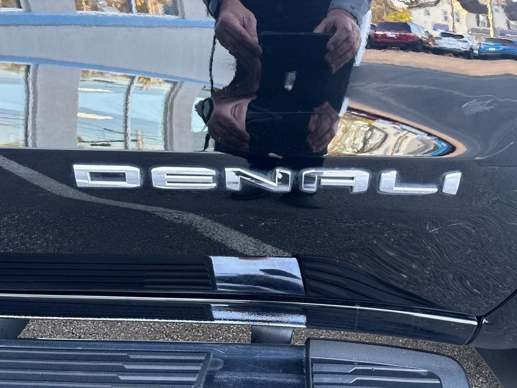 GMC Sierra 1500 4WD Crew Cab 147" Denali 2023