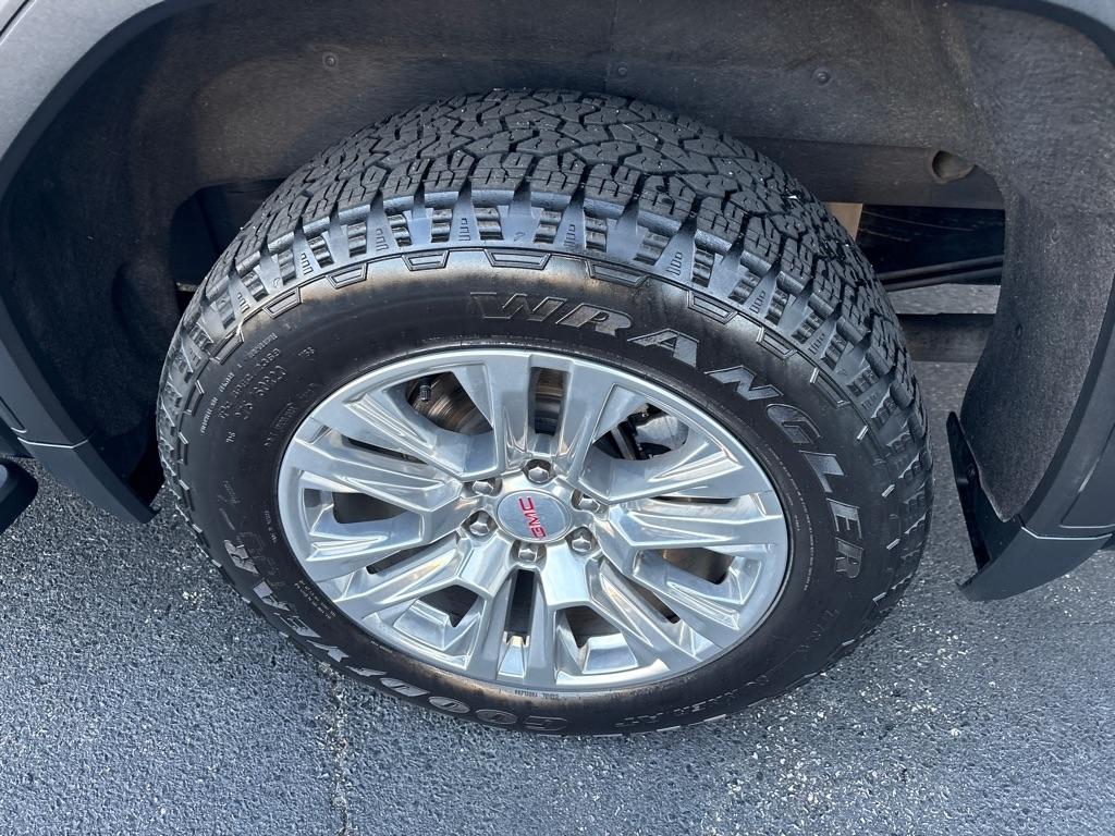 GMC Sierra 1500 4WD Crew Cab 147" Denali 2023