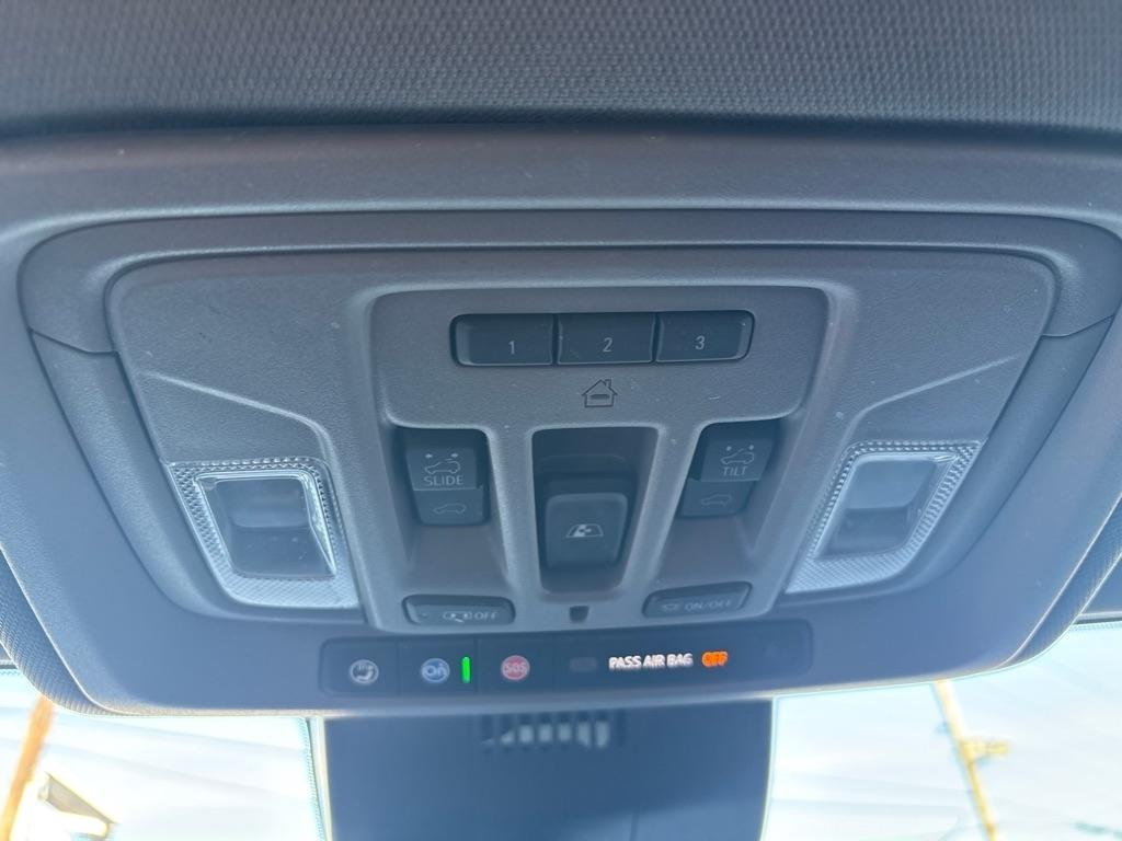 GMC Sierra 1500 4WD Crew Cab 147" Denali 2023