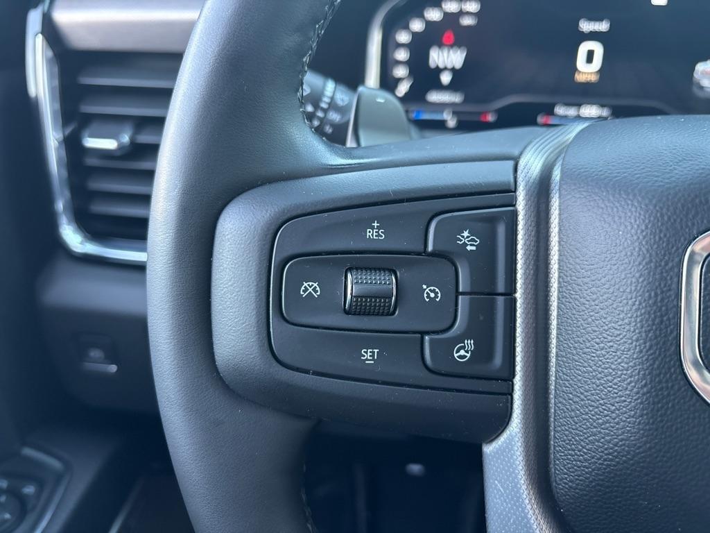 GMC Sierra 1500 4WD Crew Cab 147" Denali 2023