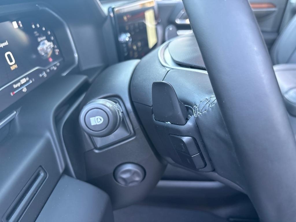 GMC Sierra 1500 4WD Crew Cab 147" Denali 2023