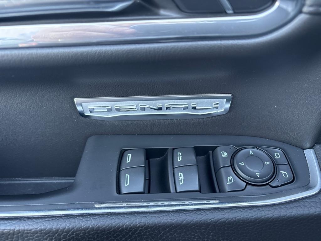 GMC Sierra 1500 4WD Crew Cab 147" Denali 2023