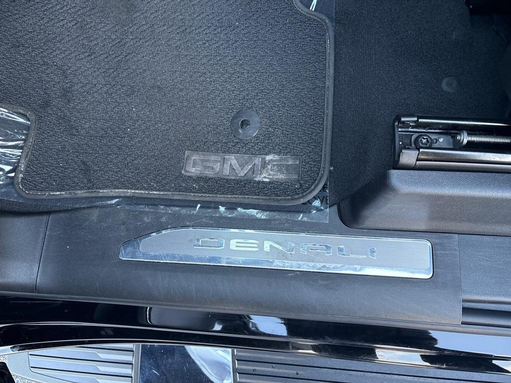 GMC Sierra 1500 4WD Crew Cab 147" Denali 2023