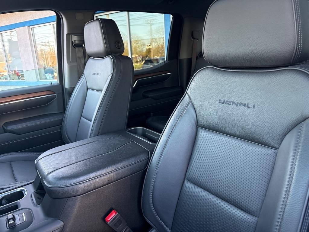 GMC Sierra 1500 4WD Crew Cab 147" Denali 2023