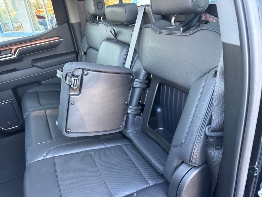 GMC Sierra 1500 4WD Crew Cab 147" Denali 2023