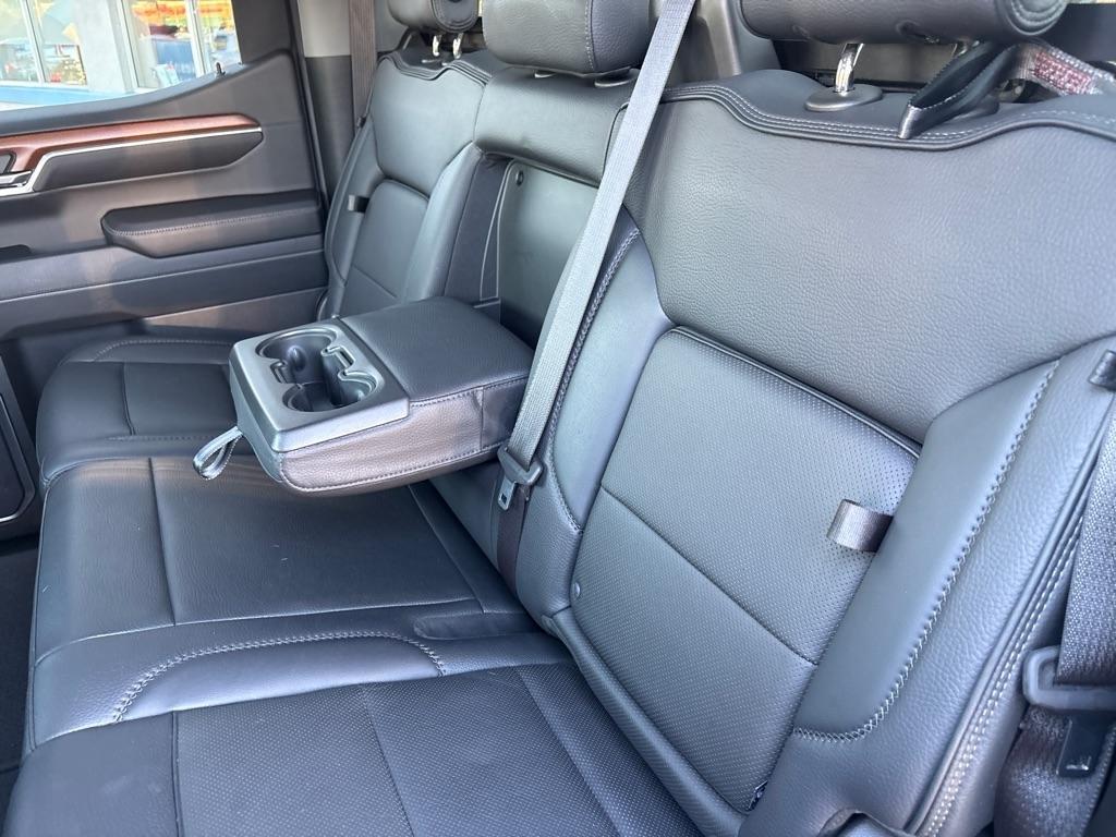 GMC Sierra 1500 4WD Crew Cab 147" Denali 2023