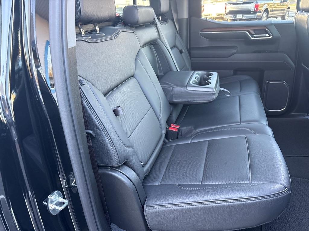 GMC Sierra 1500 4WD Crew Cab 147" Denali 2023