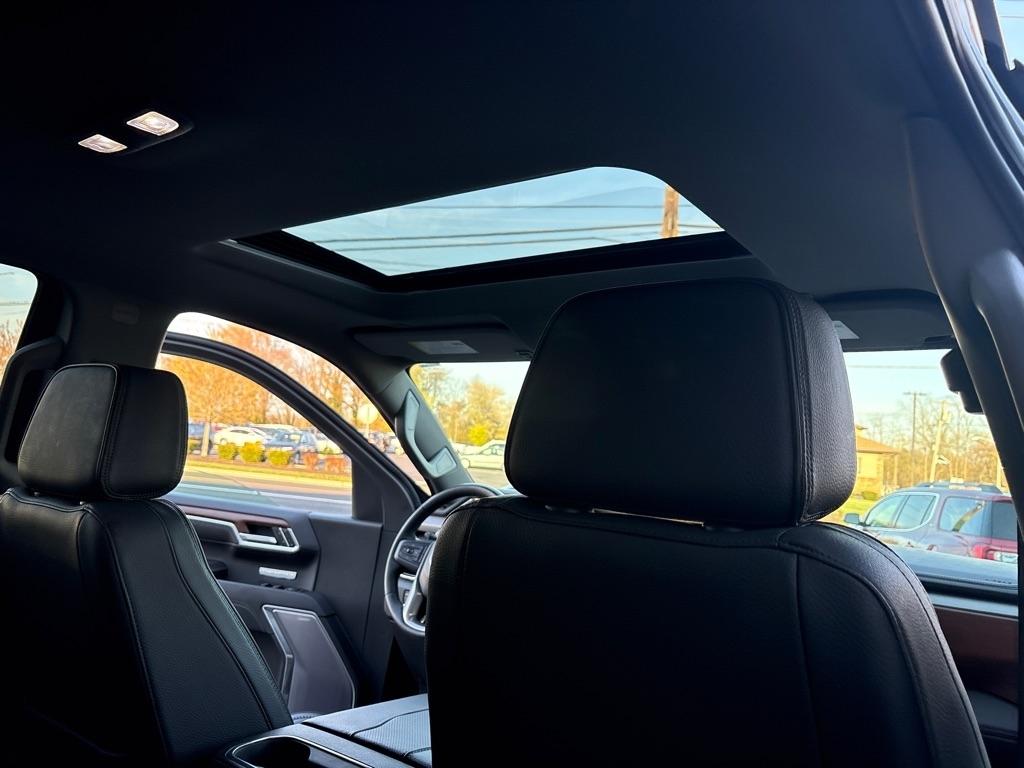 GMC Sierra 1500 4WD Crew Cab 147" Denali 2023