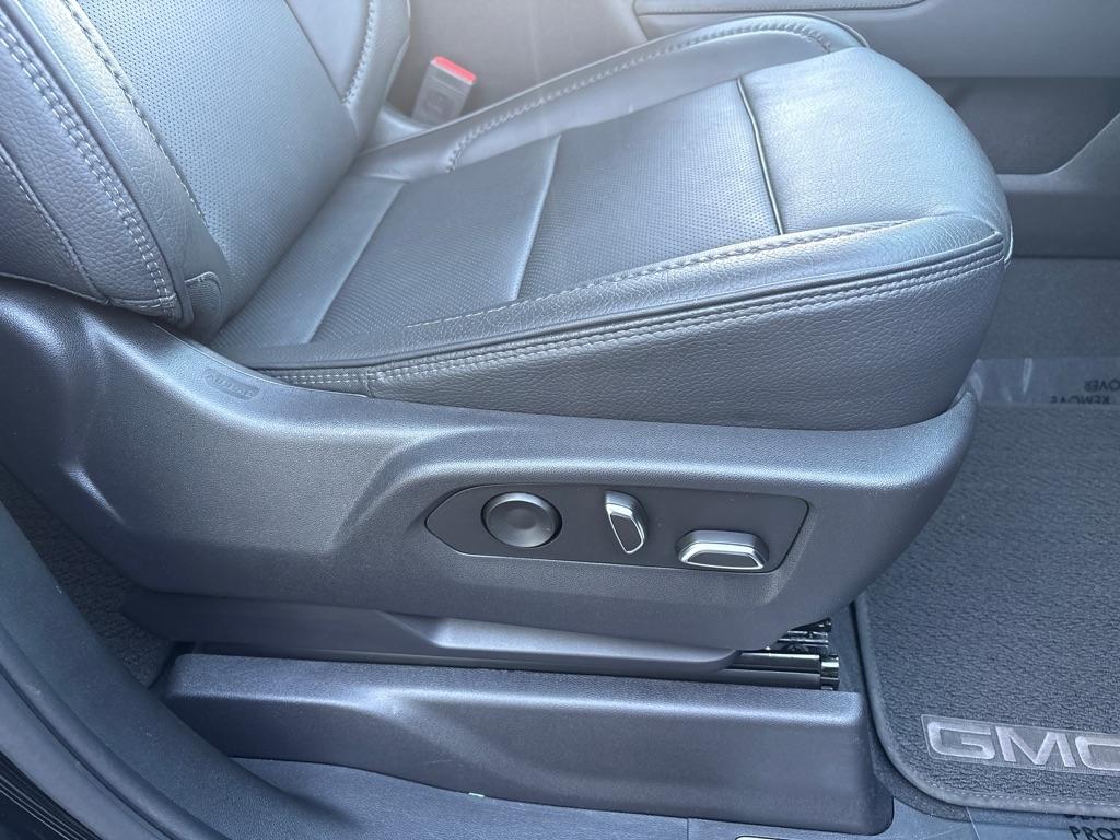 GMC Sierra 1500 4WD Crew Cab 147" Denali 2023