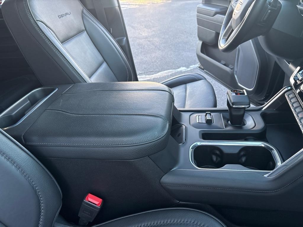 GMC Sierra 1500 4WD Crew Cab 147" Denali 2023