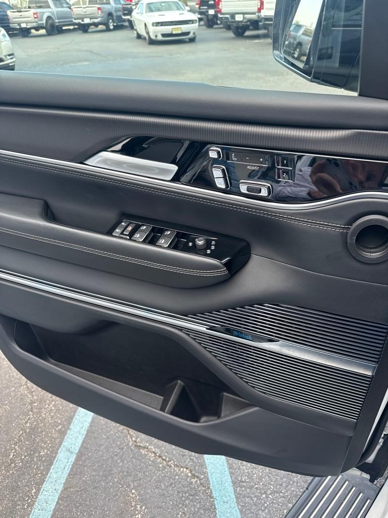 Jeep Grand Wagoneer Series II 4x4 2024