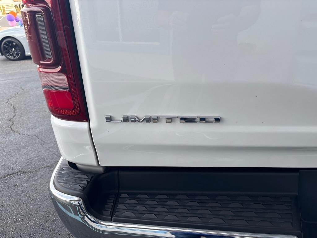 RAM 1500 Limited 4x4 Crew Cab 5'7" Box 2023