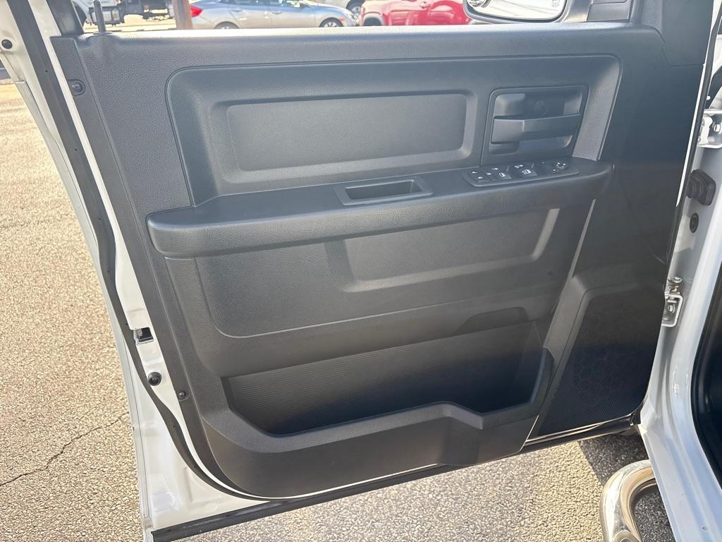 RAM 1500 Classic Express 4x4 Quad Cab 6'4" Box 2019