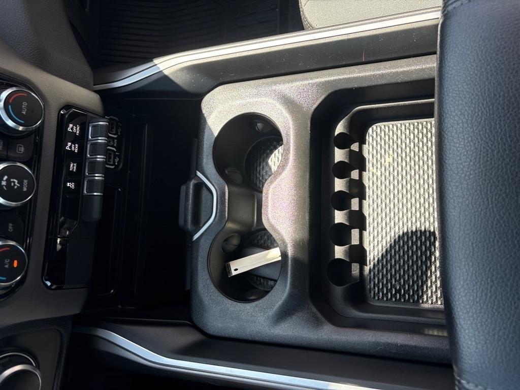 RAM 1500 Big Horn 4x4 Crew Cab 5'7" Box 2022