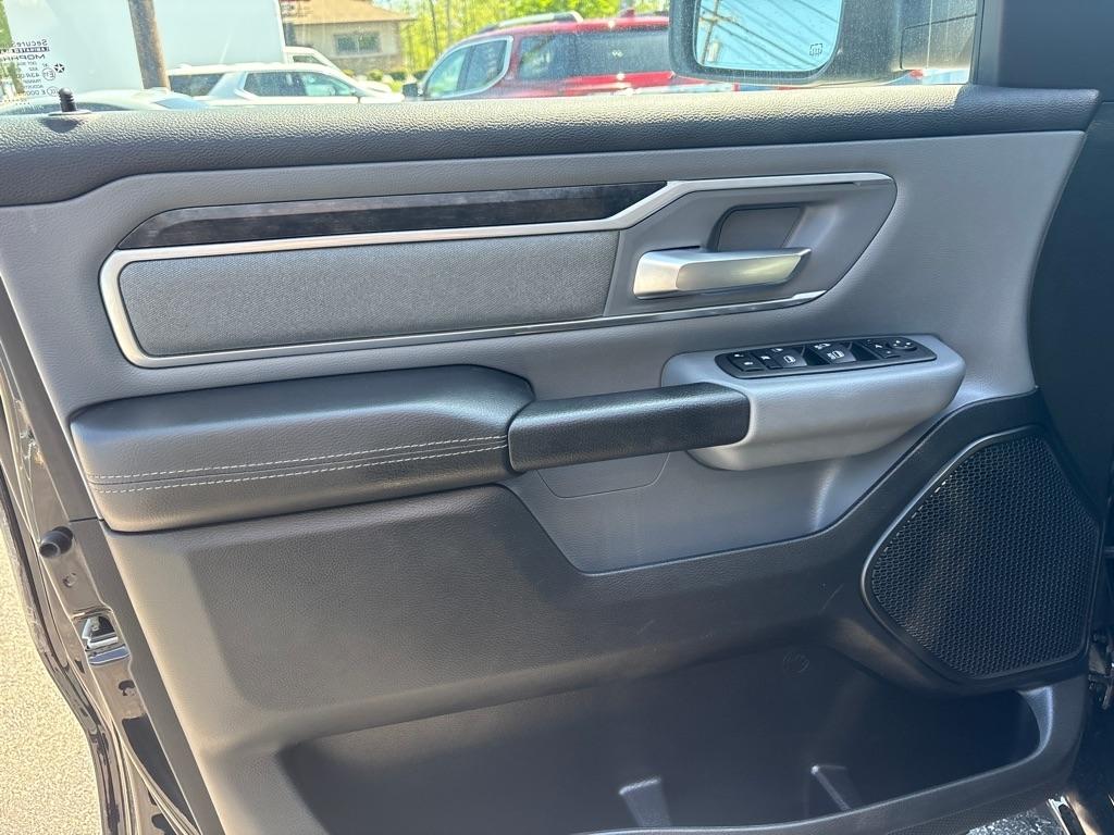 RAM 1500 Big Horn 4x4 Crew Cab 5'7" Box 2022