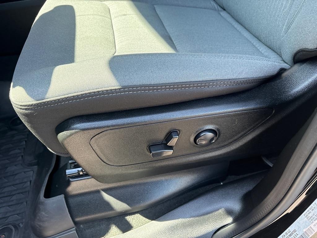 RAM 1500 Big Horn 4x4 Crew Cab 5'7" Box 2022