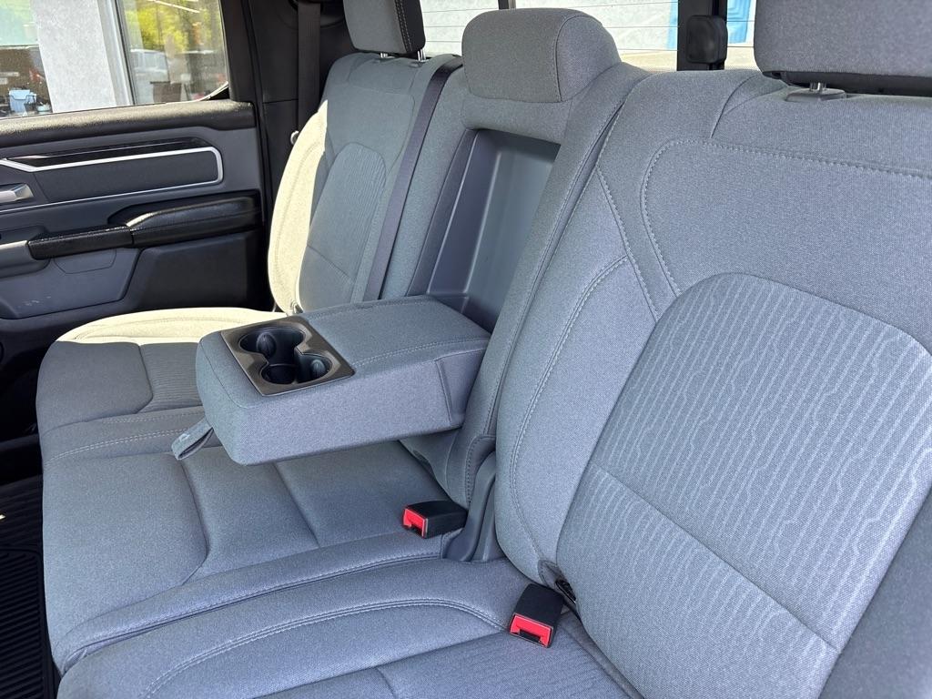 RAM 1500 Big Horn 4x4 Crew Cab 5'7" Box 2022