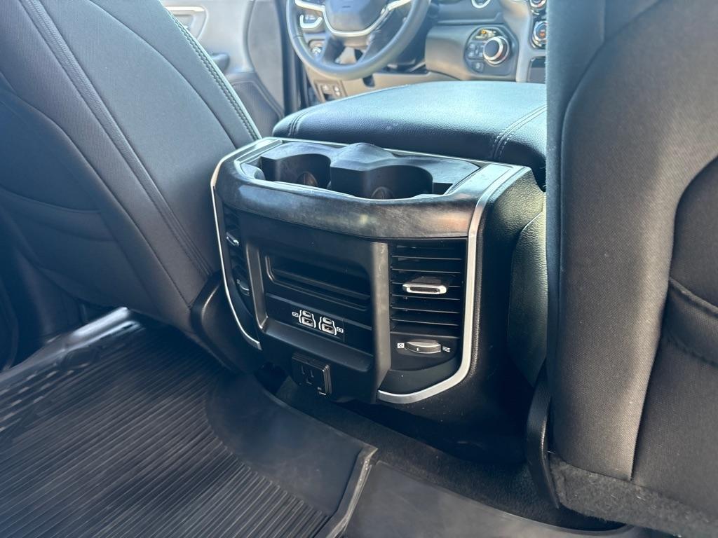 RAM 1500 Big Horn 4x4 Crew Cab 5'7" Box 2022