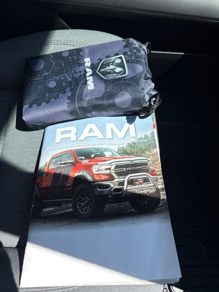 RAM 1500 Big Horn 4x4 Crew Cab 5'7" Box 2022