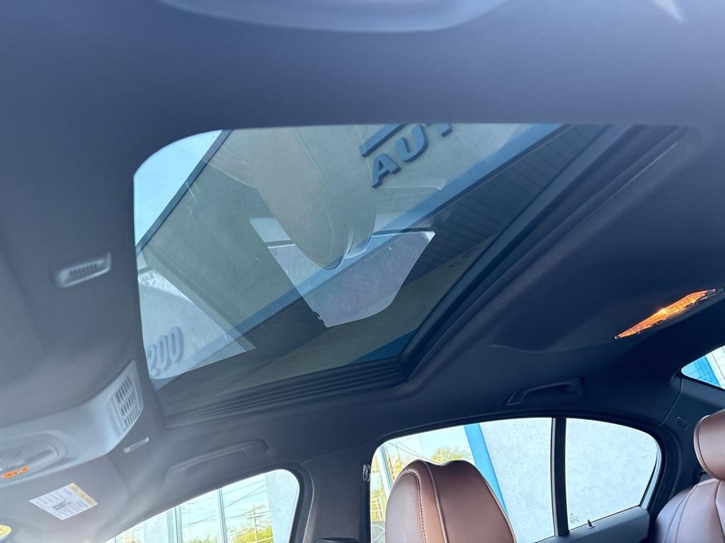 BMW 5 Series 4dr Sdn 550i xDrive AWD 2016