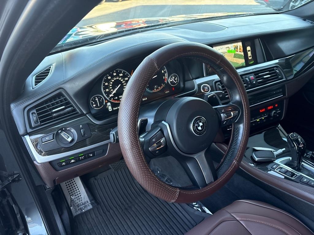 BMW 5 Series 4dr Sdn 550i xDrive AWD 2016