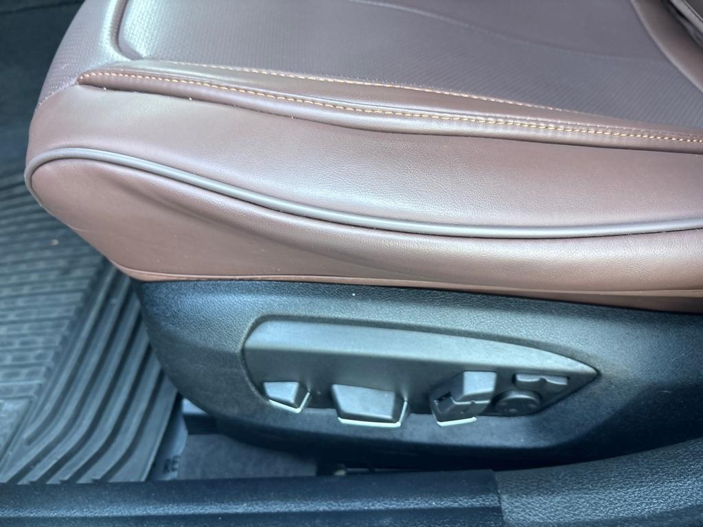 BMW 5 Series 4dr Sdn 550i xDrive AWD 2016