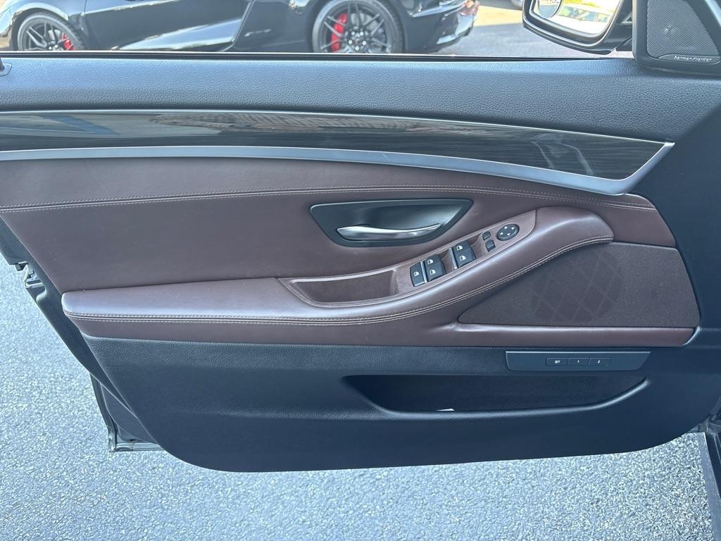 BMW 5 Series 4dr Sdn 550i xDrive AWD 2016