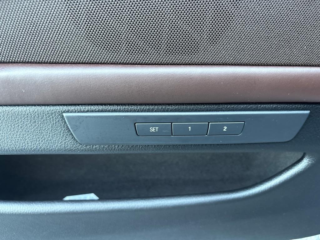 BMW 5 Series 4dr Sdn 550i xDrive AWD 2016