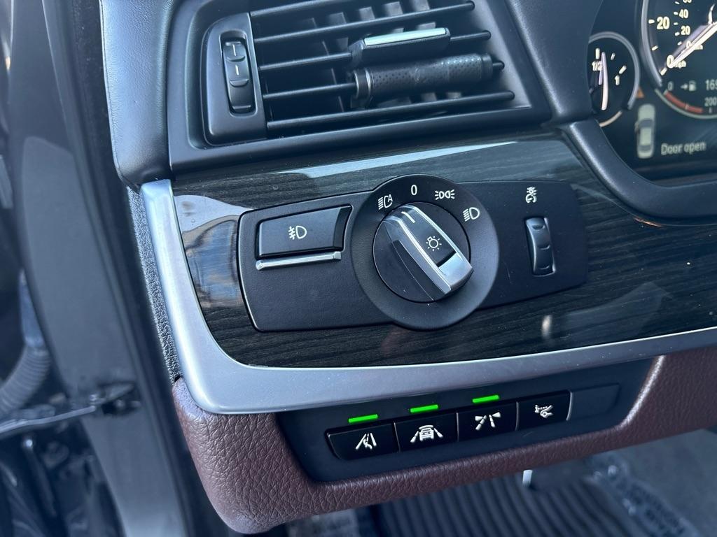 BMW 5 Series 4dr Sdn 550i xDrive AWD 2016