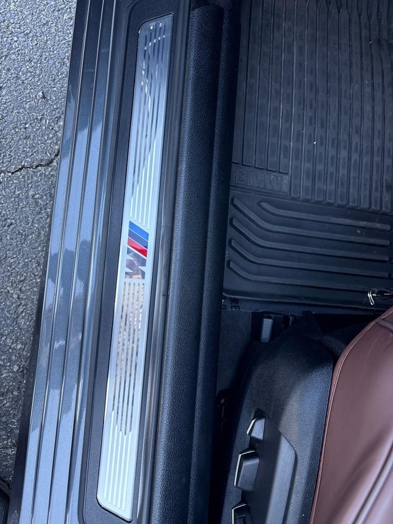 BMW 5 Series 4dr Sdn 550i xDrive AWD 2016