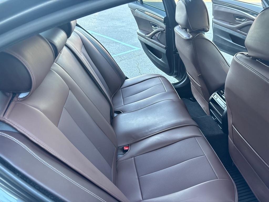 BMW 5 Series 4dr Sdn 550i xDrive AWD 2016