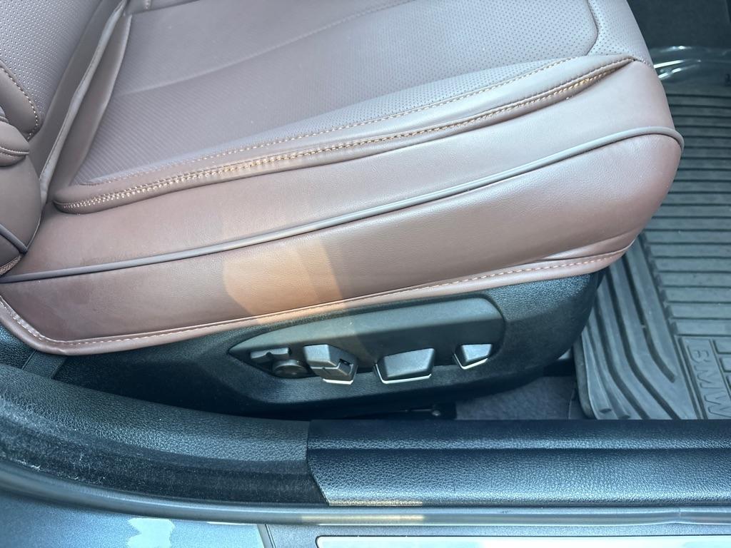 BMW 5 Series 4dr Sdn 550i xDrive AWD 2016