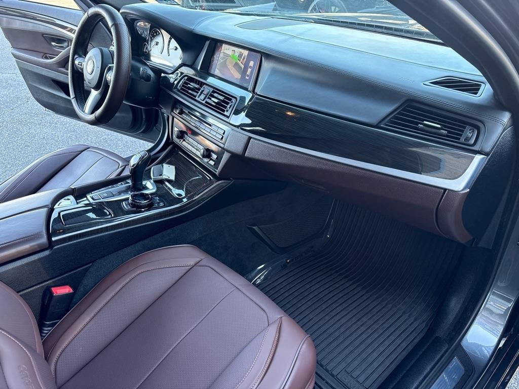 BMW 5 Series 4dr Sdn 550i xDrive AWD 2016