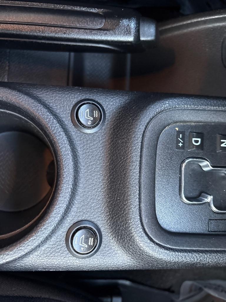 Jeep Wrangler Unlimited 4WD 4dr Sahara 2014