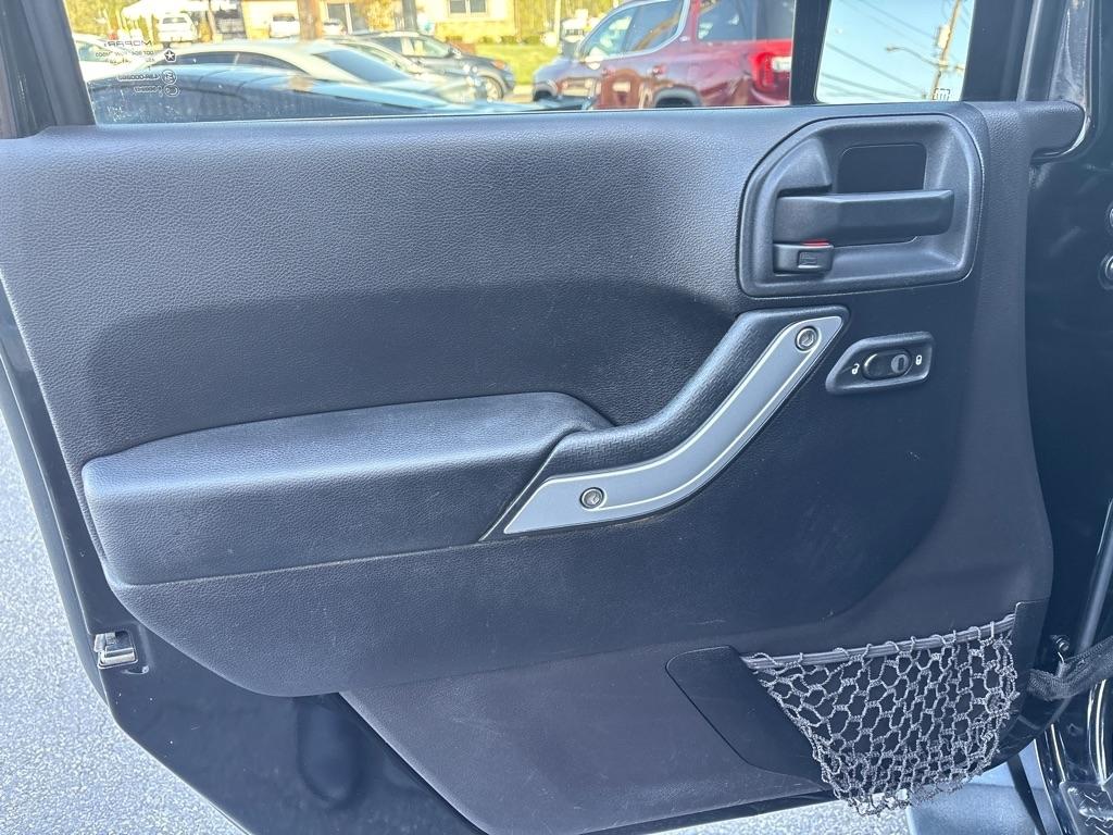 Jeep Wrangler Unlimited 4WD 4dr Sahara 2014