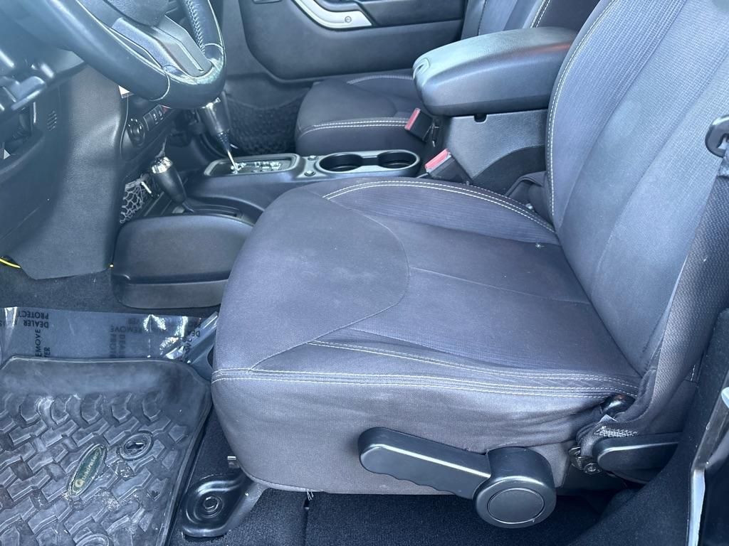 Jeep Wrangler Unlimited 4WD 4dr Sahara 2014