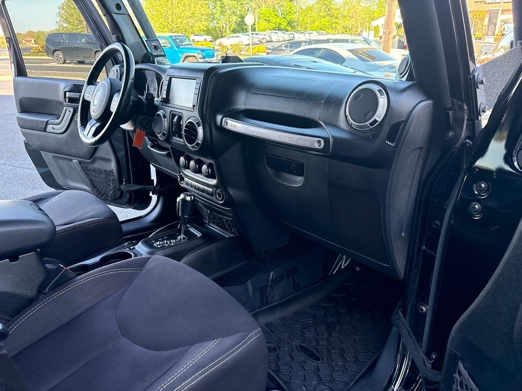 Jeep Wrangler Unlimited 4WD 4dr Sahara 2014