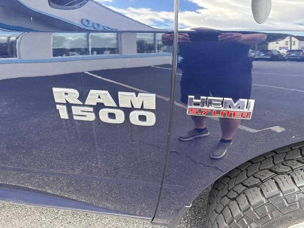 RAM 1500 4WD Quad Cab 140.5" Express 2016