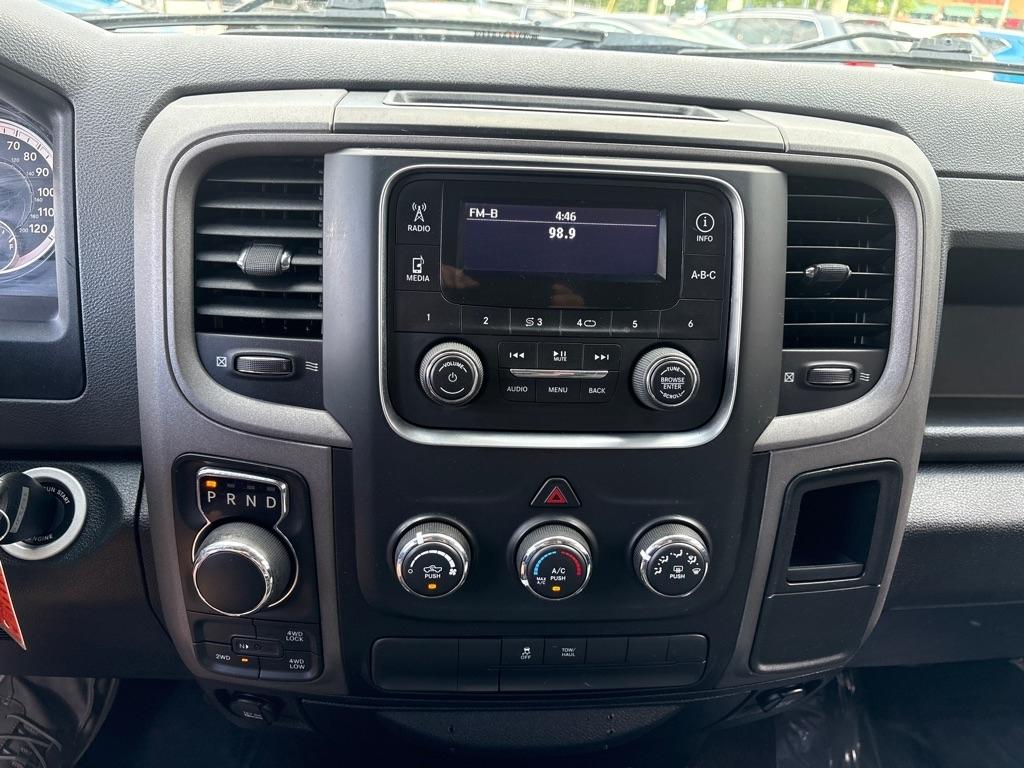 RAM 1500 4WD Quad Cab 140.5" Express 2016