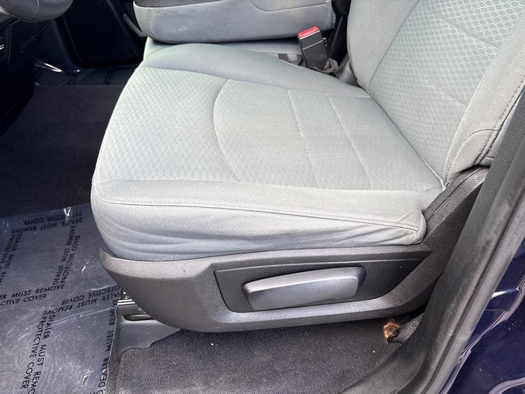 RAM 1500 4WD Quad Cab 140.5" Express 2016