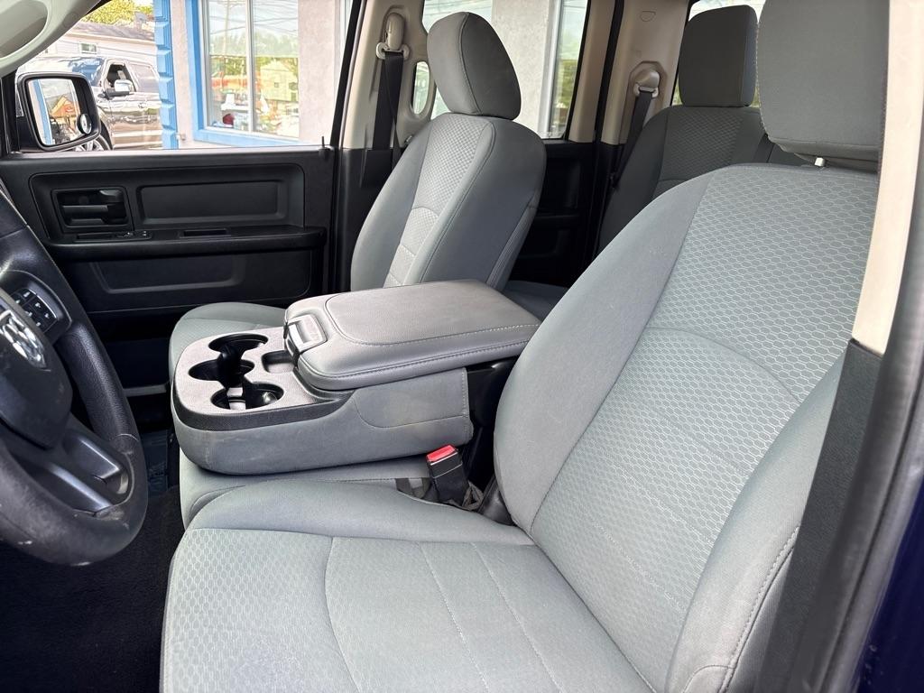 RAM 1500 4WD Quad Cab 140.5" Express 2016