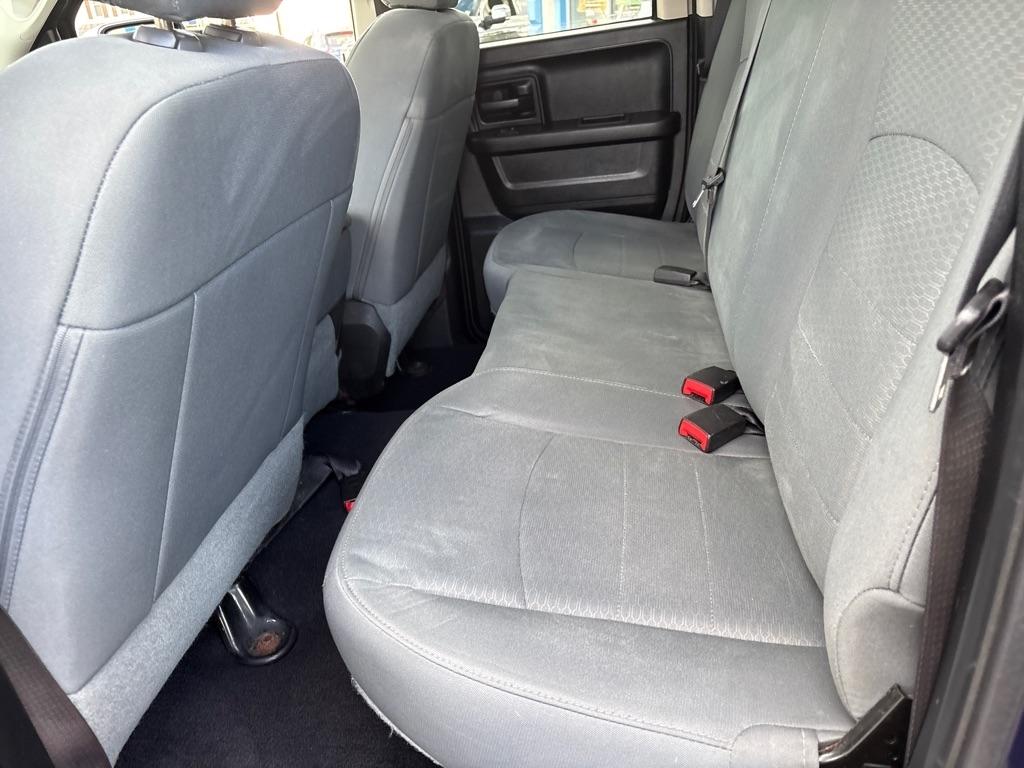 RAM 1500 4WD Quad Cab 140.5" Express 2016