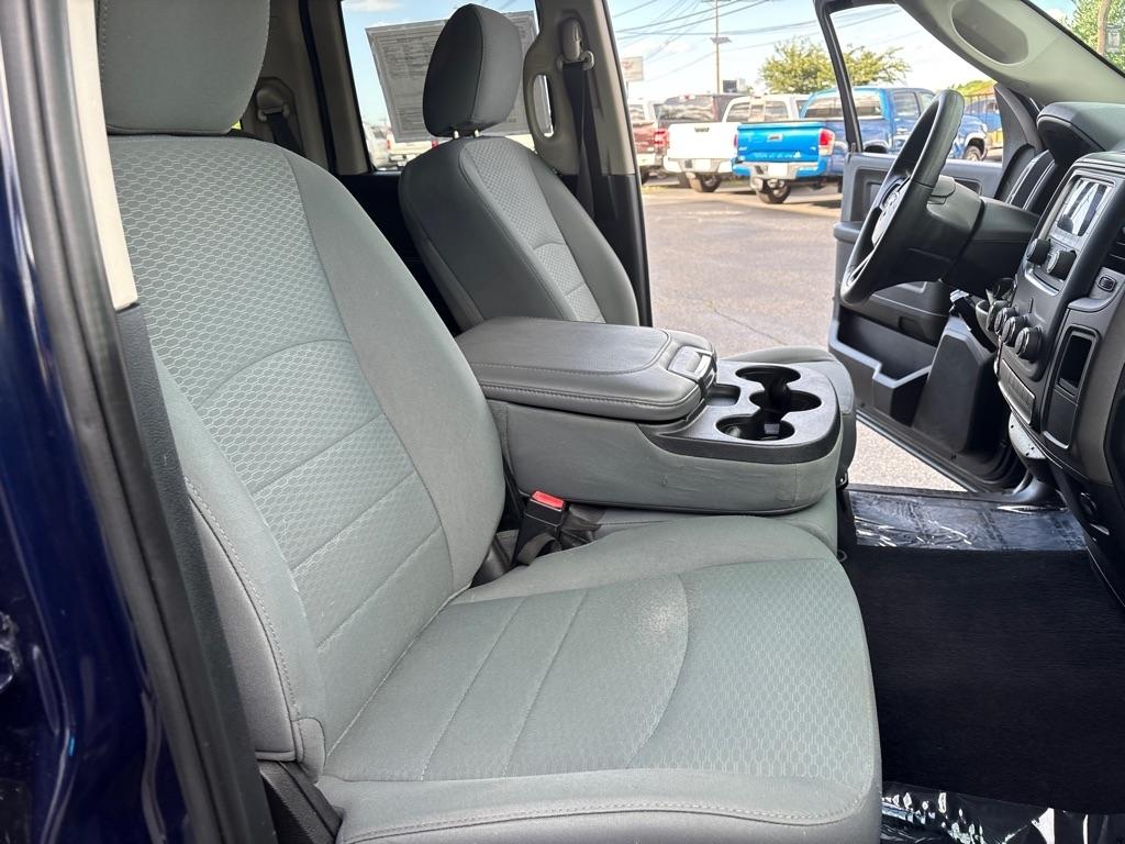 RAM 1500 4WD Quad Cab 140.5" Express 2016