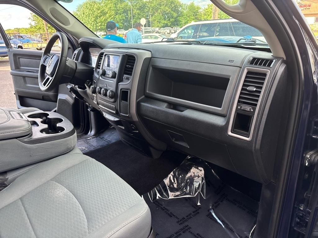 RAM 1500 4WD Quad Cab 140.5" Express 2016