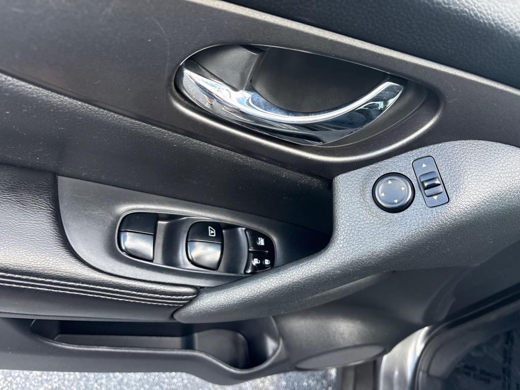 Nissan Rogue AWD 4dr SV 2016