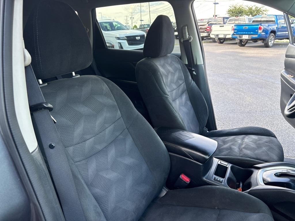 Nissan Rogue AWD 4dr SV 2016