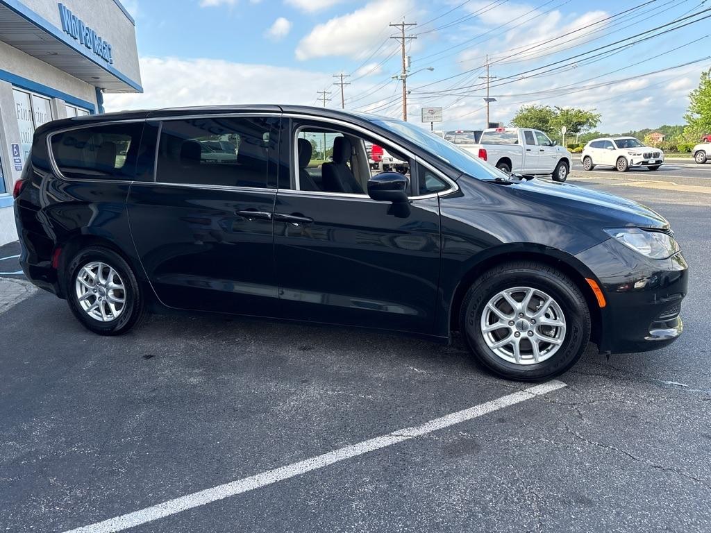 Chrysler Voyager LX FWD 2024